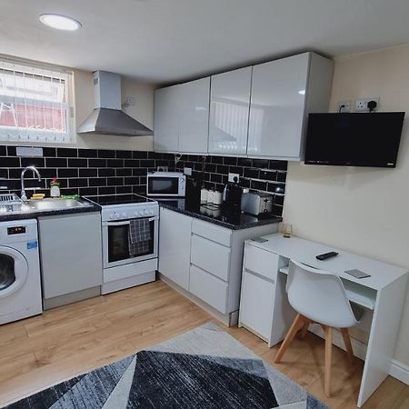 Lovely Studio-Flat With Free Parking, Free Wifi. Leeds  Eksteriør bilde