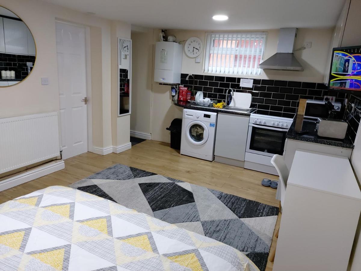Lovely Studio-Flat With Free Parking, Free Wifi. Leeds  Eksteriør bilde