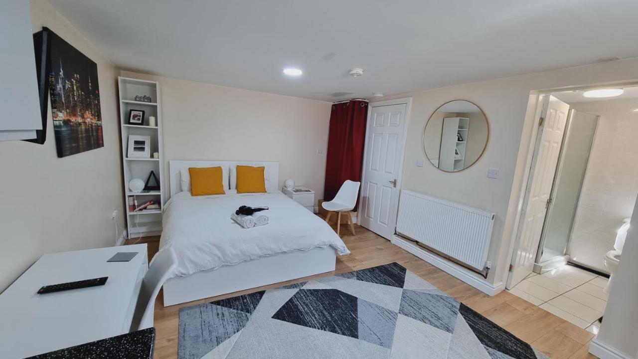 Lovely Studio-Flat With Free Parking, Free Wifi. Leeds  Eksteriør bilde