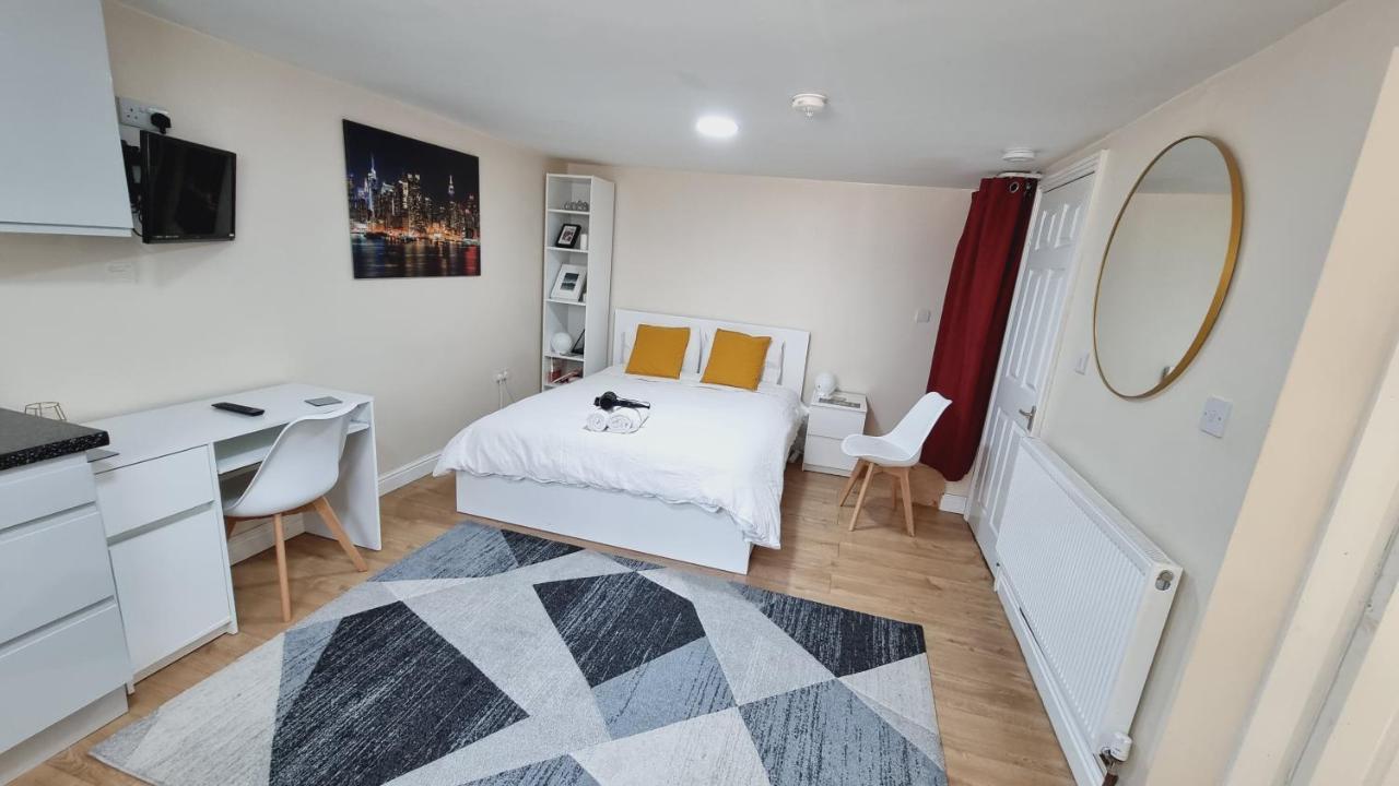 Lovely Studio-Flat With Free Parking, Free Wifi. Leeds  Eksteriør bilde